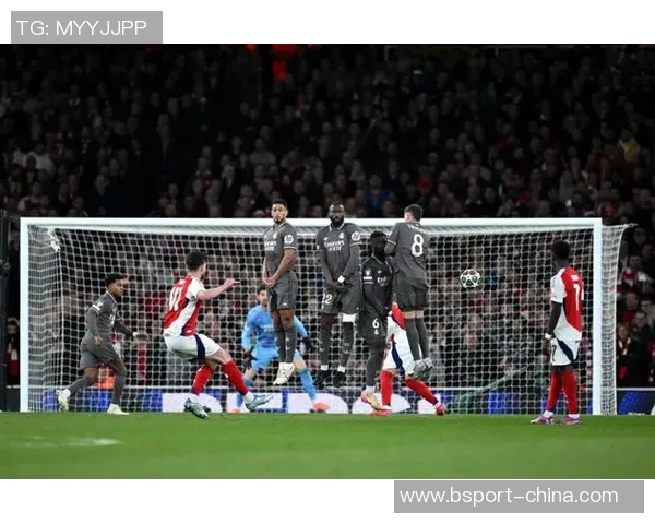 世界杯历史冷门那不勒斯狂胜阿森纳4-0帽子戏法点燃全场激情